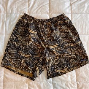 Men’s Patagonia Baggies Shorts 7 inch inseam printed waves ocean Medium